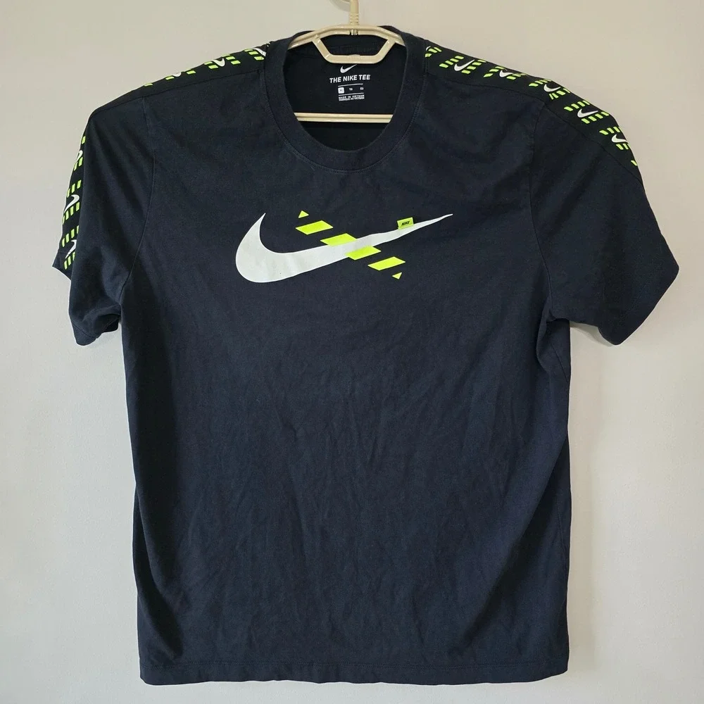 Nike The Nike Tee Swoosh Logo Graphic T-Shirt Black Neon‎ Trim XL